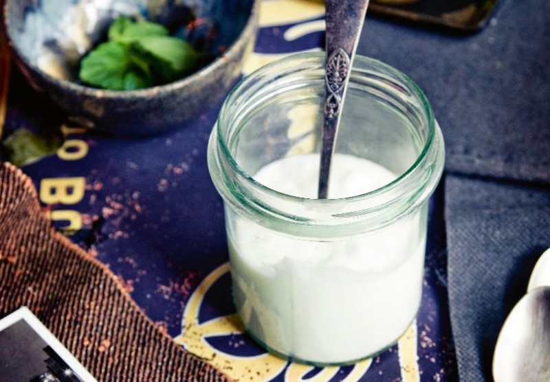 Yaourts maison : mes deux recettes préparées à la yaourtière
