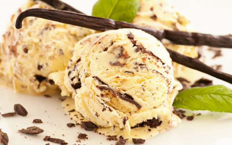 Comment faire une glace maison à la vanille et aux cookies ?